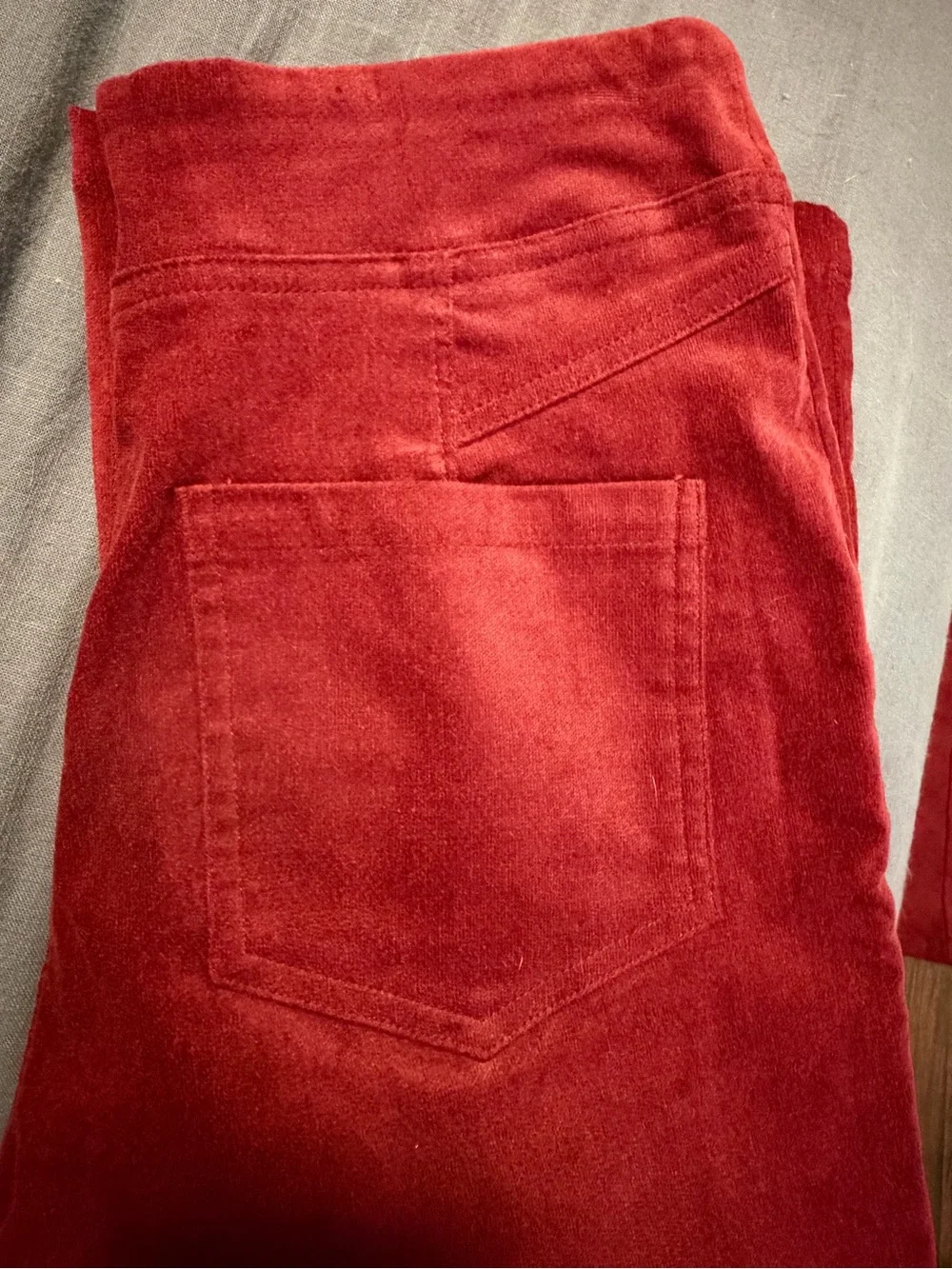 High-Rise Straight leg Velvety Pants in Wine